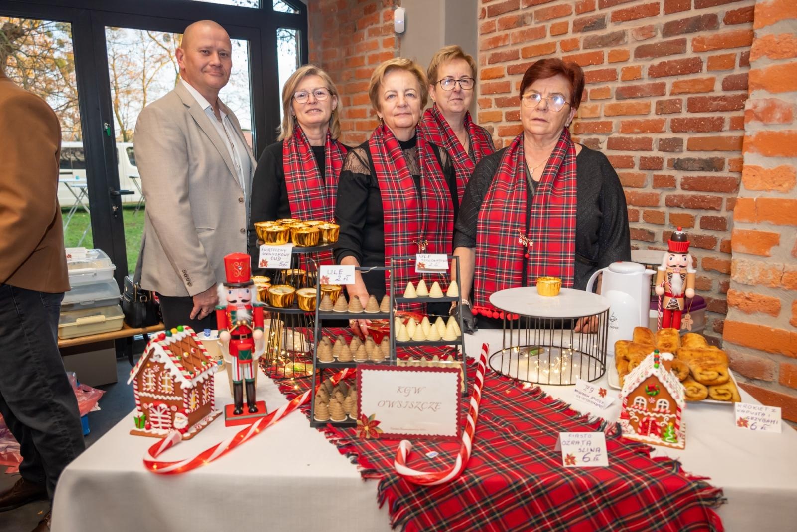 Zdjęcie w galerii na portalu naszraciborz.pl: Kiermasz Bożonarodzeniowy w baśniowej scenerii tworkowskiego zamku z rekordową frekwencją wiadomości z regionu