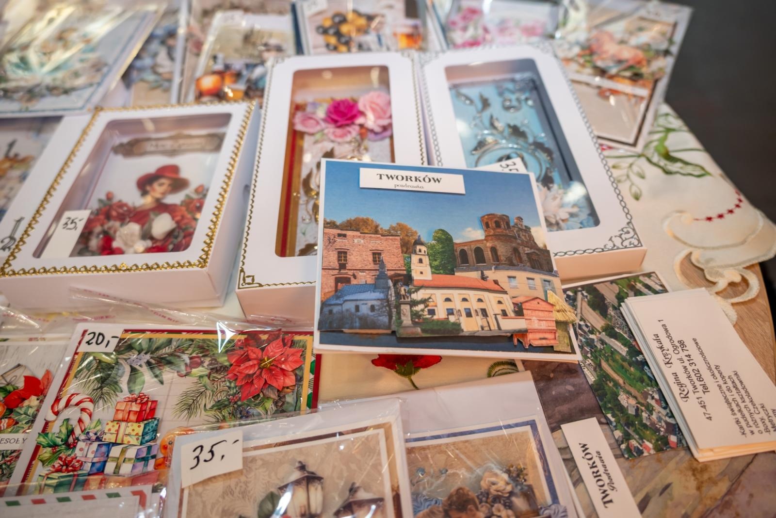 Zdjęcie w galerii na portalu naszraciborz.pl: Kiermasz Bożonarodzeniowy w baśniowej scenerii tworkowskiego zamku z rekordową frekwencją wiadomości z regionu