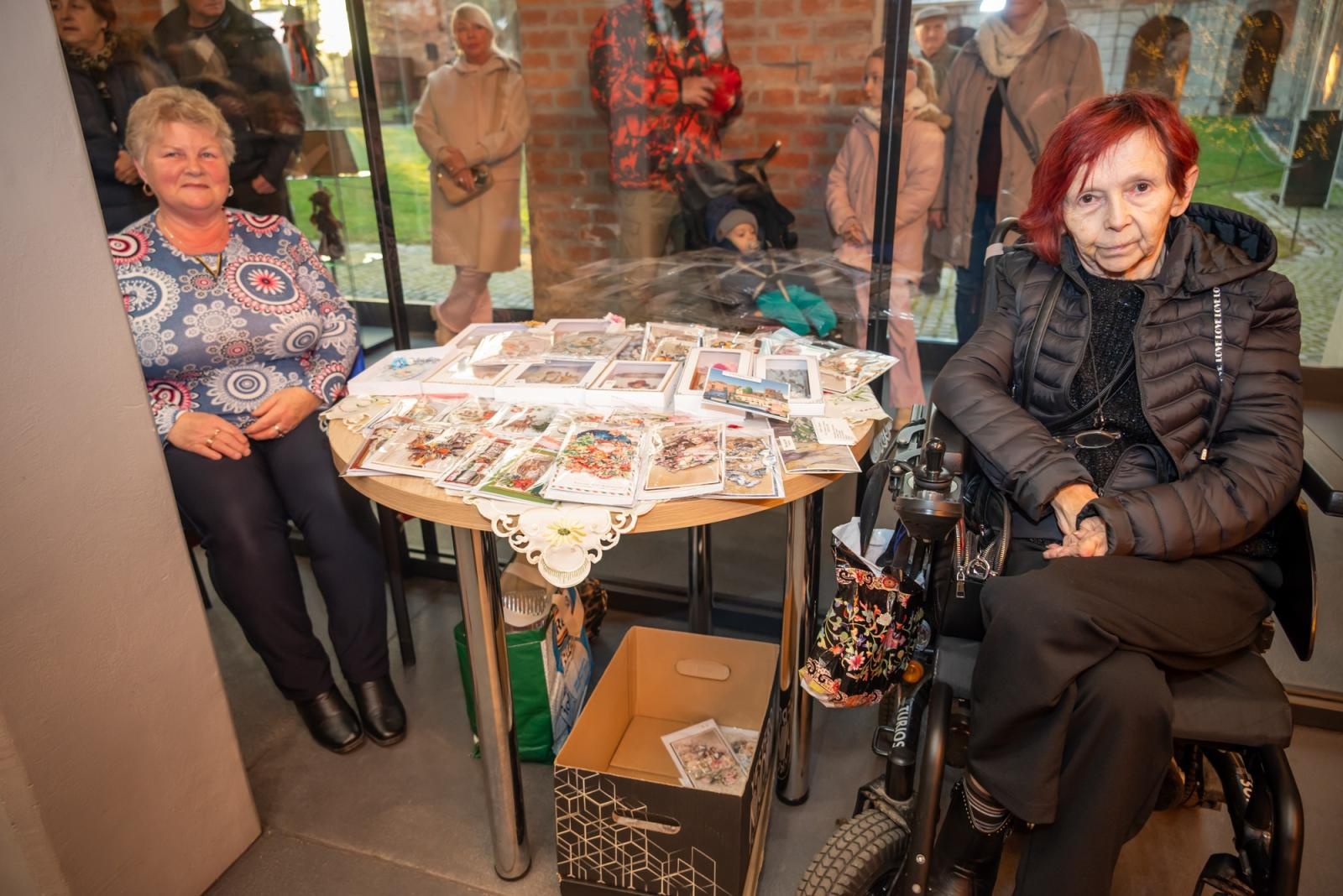 Zdjęcie w galerii na portalu naszraciborz.pl: Kiermasz Bożonarodzeniowy w baśniowej scenerii tworkowskiego zamku z rekordową frekwencją wiadomości z regionu