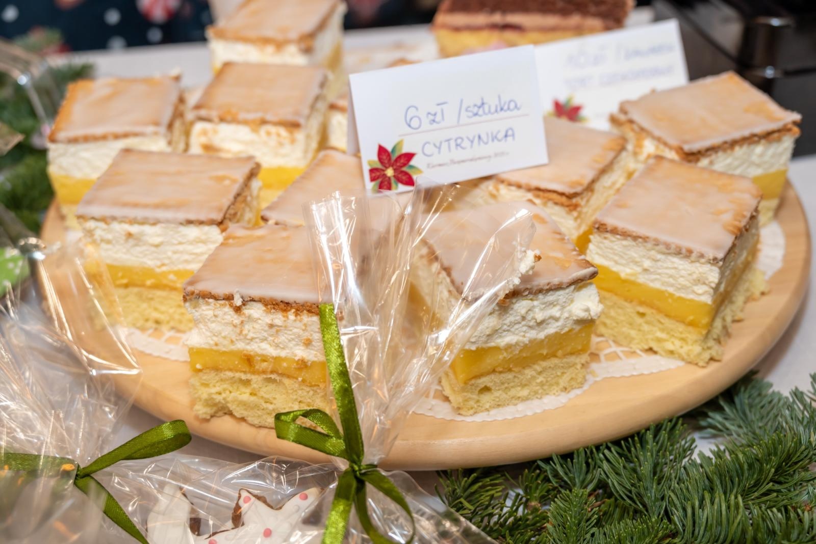 Zdjęcie w galerii na portalu naszraciborz.pl: Kiermasz Bożonarodzeniowy w baśniowej scenerii tworkowskiego zamku z rekordową frekwencją wiadomości z regionu