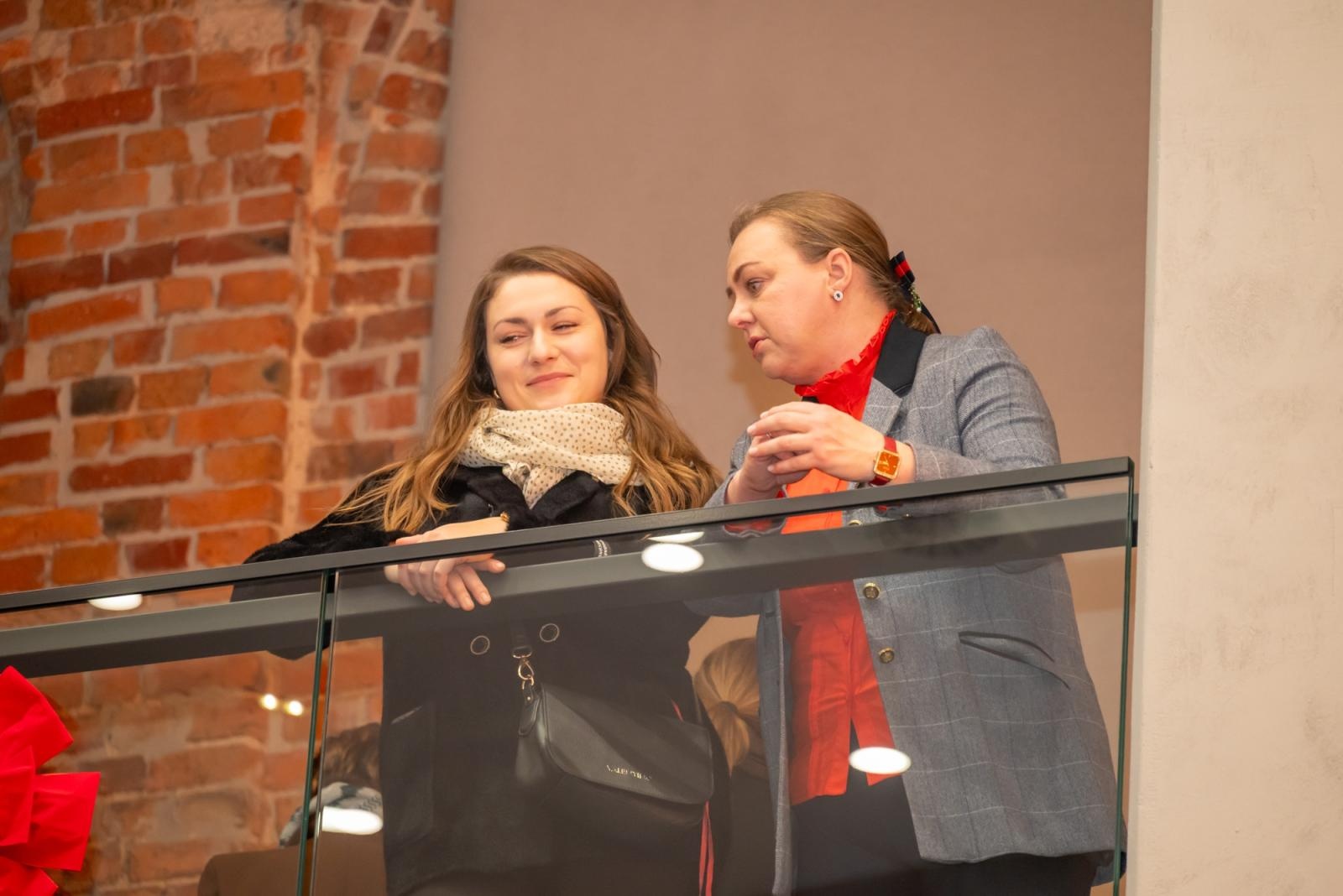 Zdjęcie w galerii na portalu naszraciborz.pl: Kiermasz Bożonarodzeniowy w baśniowej scenerii tworkowskiego zamku z rekordową frekwencją wiadomości z regionu