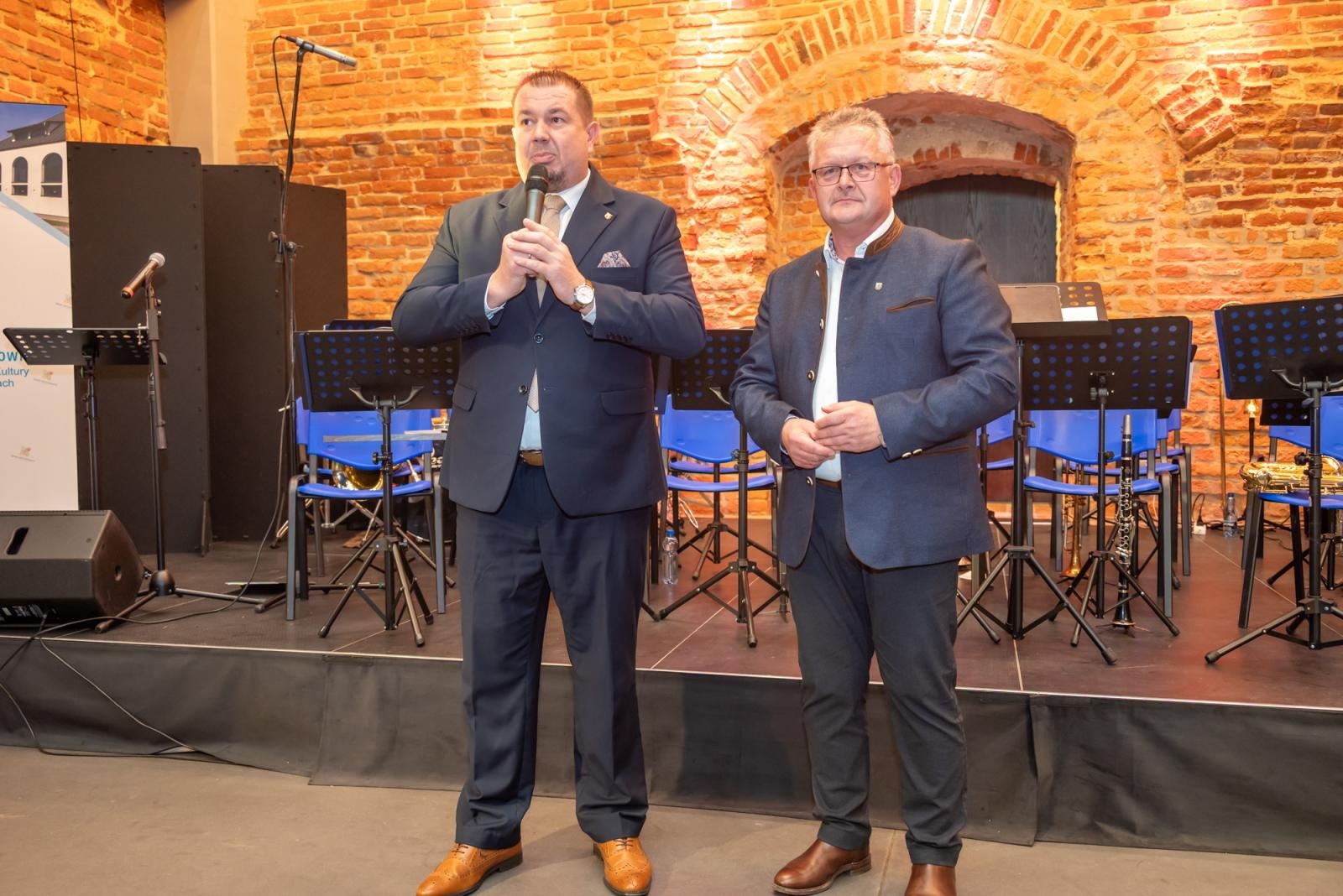 Zdjęcie w galerii na portalu naszraciborz.pl: Kiermasz Bożonarodzeniowy w baśniowej scenerii tworkowskiego zamku z rekordową frekwencją wiadomości z regionu