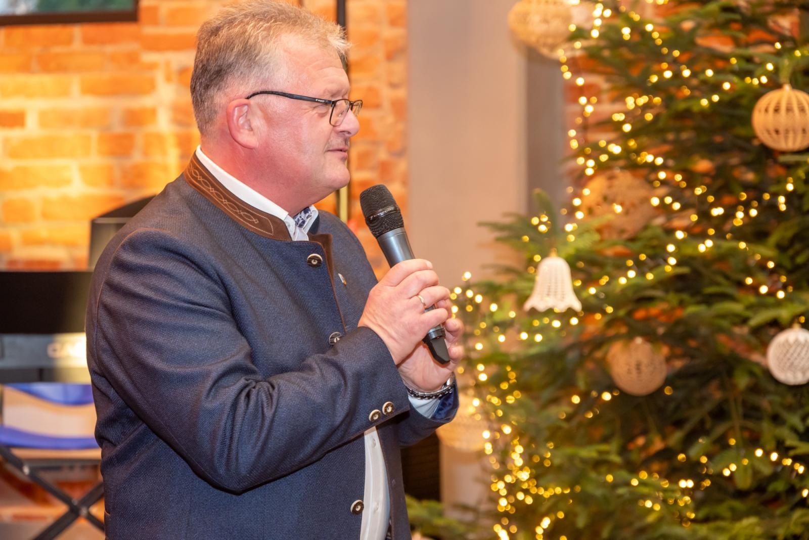 Zdjęcie w galerii na portalu naszraciborz.pl: Kiermasz Bożonarodzeniowy w baśniowej scenerii tworkowskiego zamku z rekordową frekwencją wiadomości z regionu