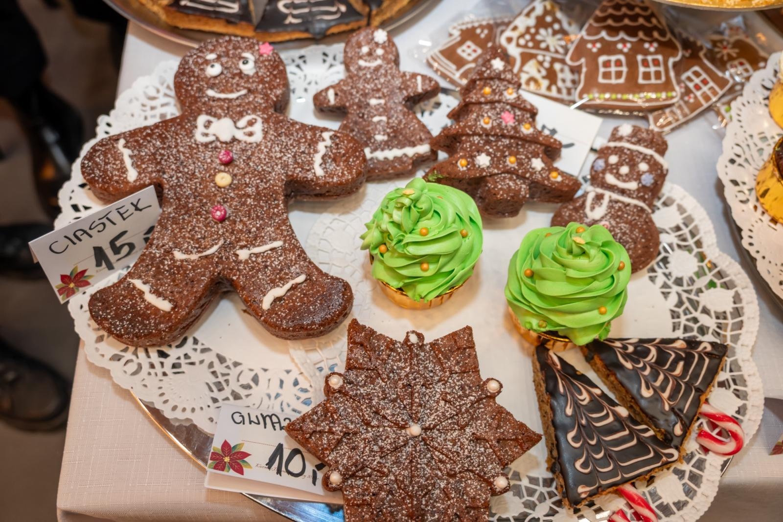 Zdjęcie w galerii na portalu naszraciborz.pl: Kiermasz Bożonarodzeniowy w baśniowej scenerii tworkowskiego zamku z rekordową frekwencją wiadomości z regionu