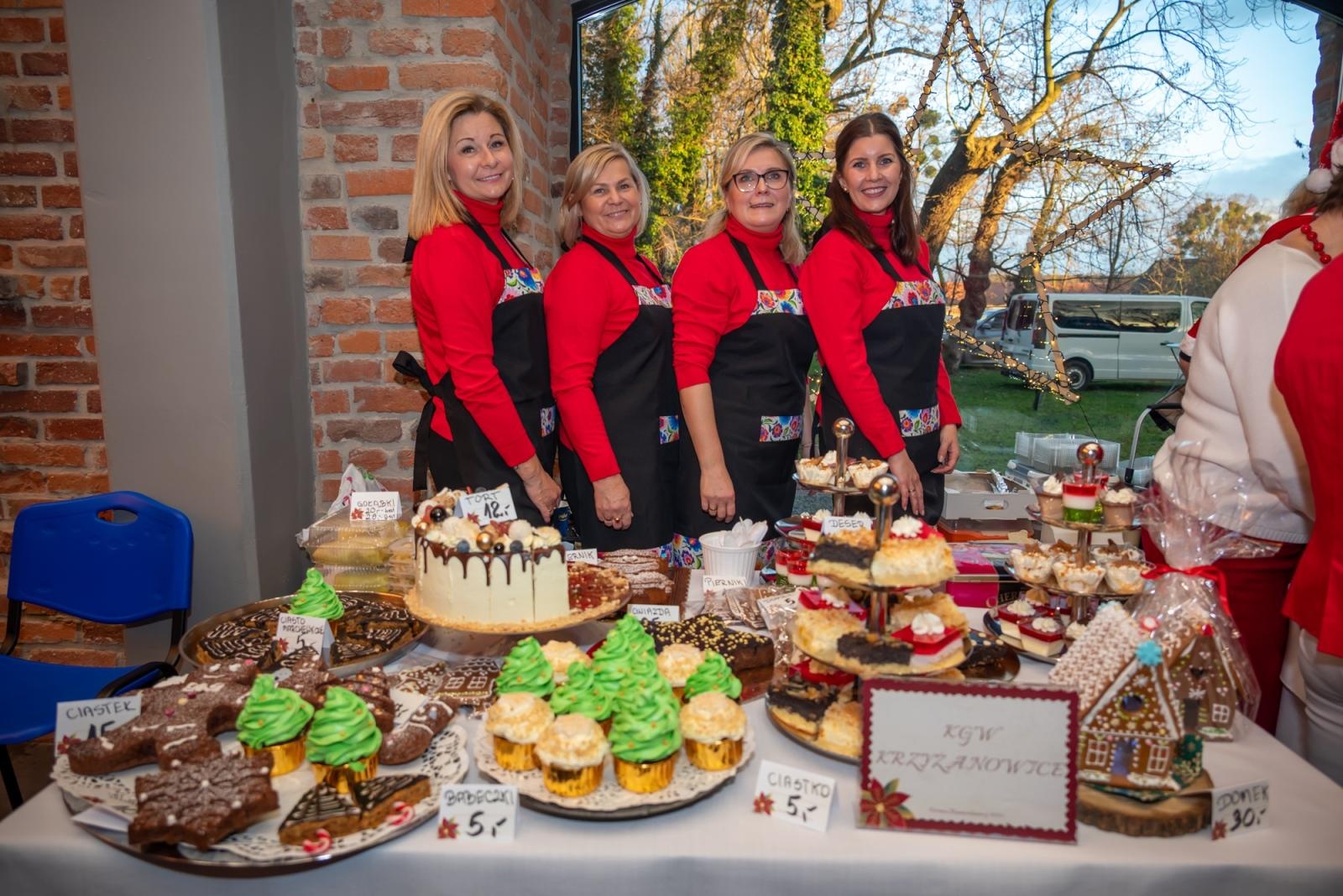 Zdjęcie w galerii na portalu naszraciborz.pl: Kiermasz Bożonarodzeniowy w baśniowej scenerii tworkowskiego zamku z rekordową frekwencją wiadomości z regionu