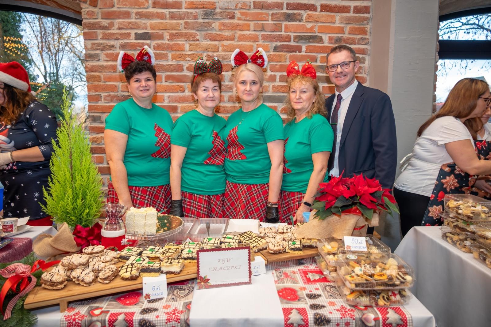 Zdjęcie w galerii na portalu naszraciborz.pl: Kiermasz Bożonarodzeniowy w baśniowej scenerii tworkowskiego zamku z rekordową frekwencją wiadomości z regionu