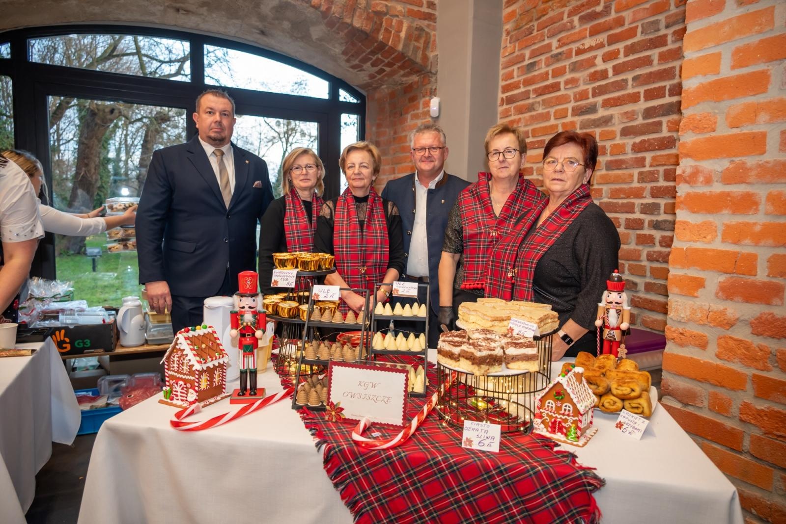 Zdjęcie w galerii na portalu naszraciborz.pl: Kiermasz Bożonarodzeniowy w baśniowej scenerii tworkowskiego zamku z rekordową frekwencją wiadomości z regionu