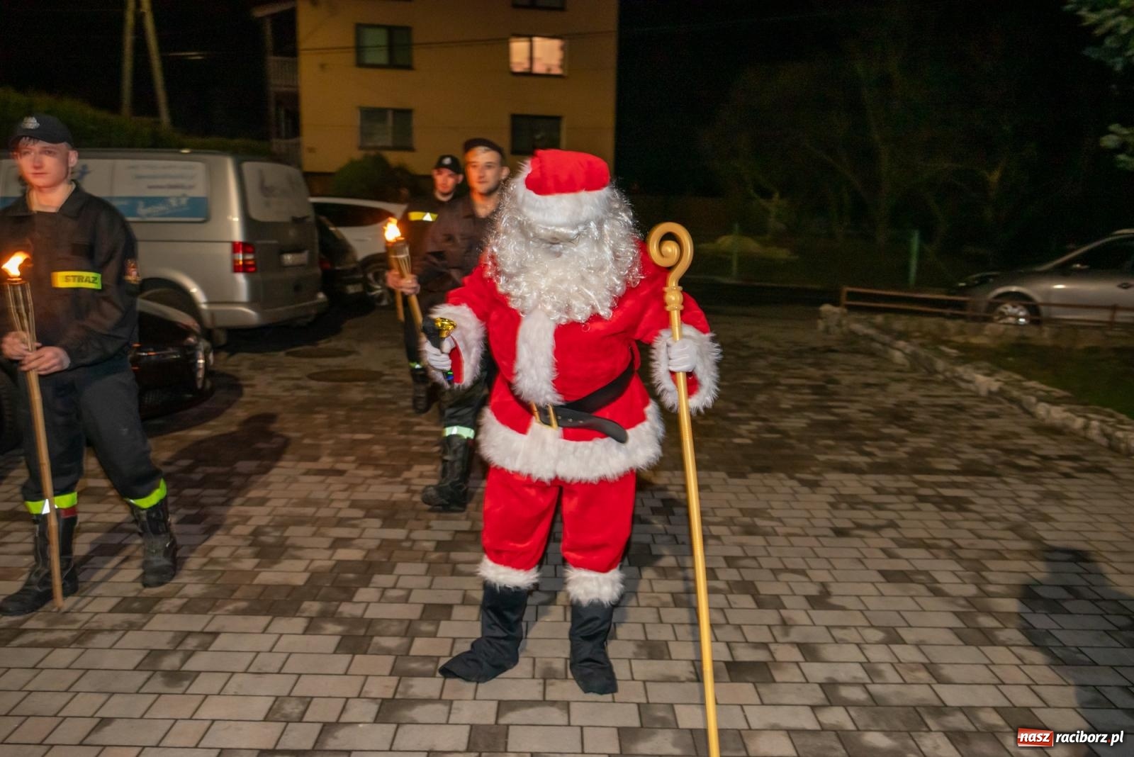 Zdjęcie w galerii na portalu naszraciborz.pl: Nie saniami, a powozem zajechał Mikołaj do Borucina wiadomości z regionu