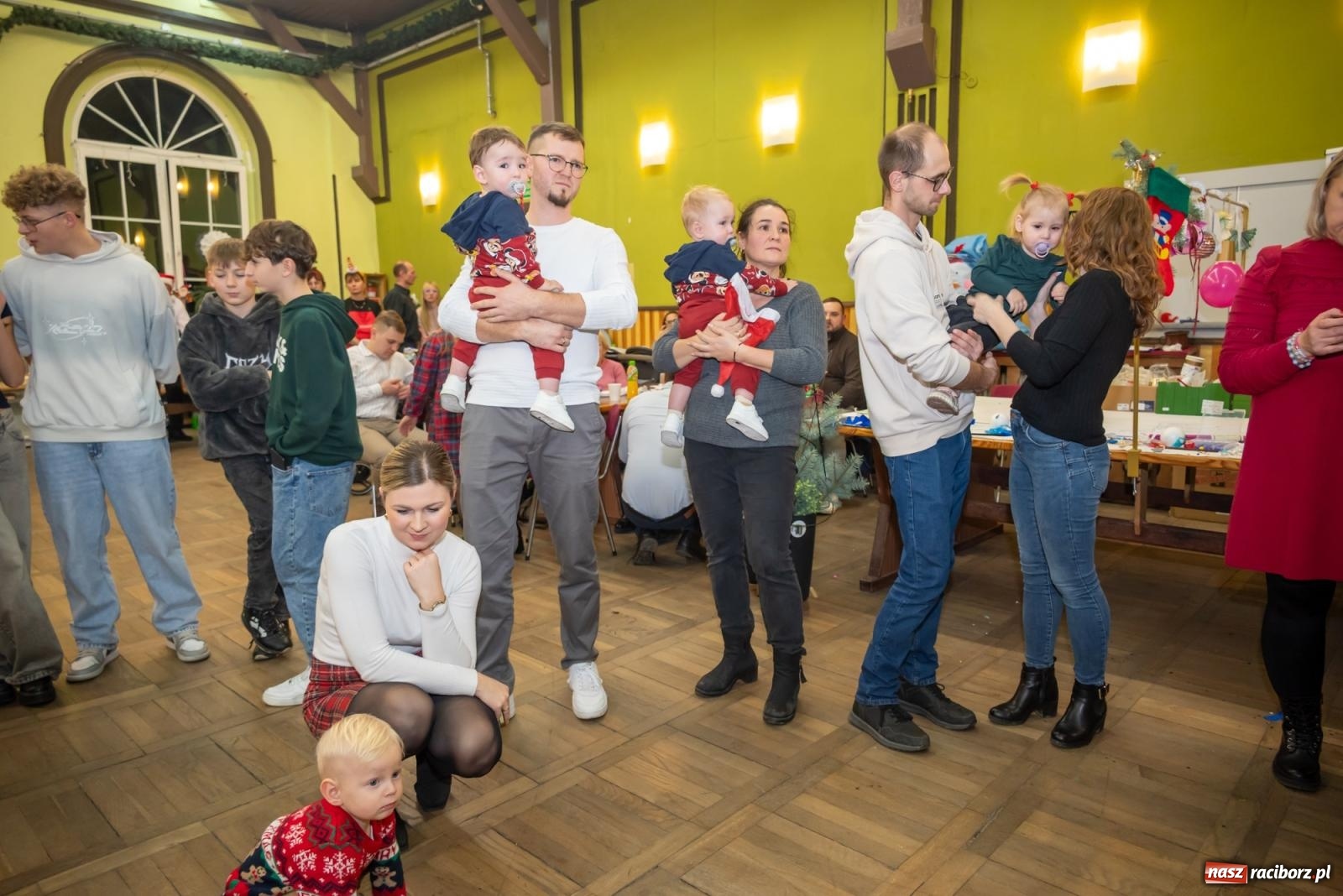 Zdjęcie w galerii na portalu naszraciborz.pl: Nie saniami, a powozem zajechał Mikołaj do Borucina wiadomości z regionu