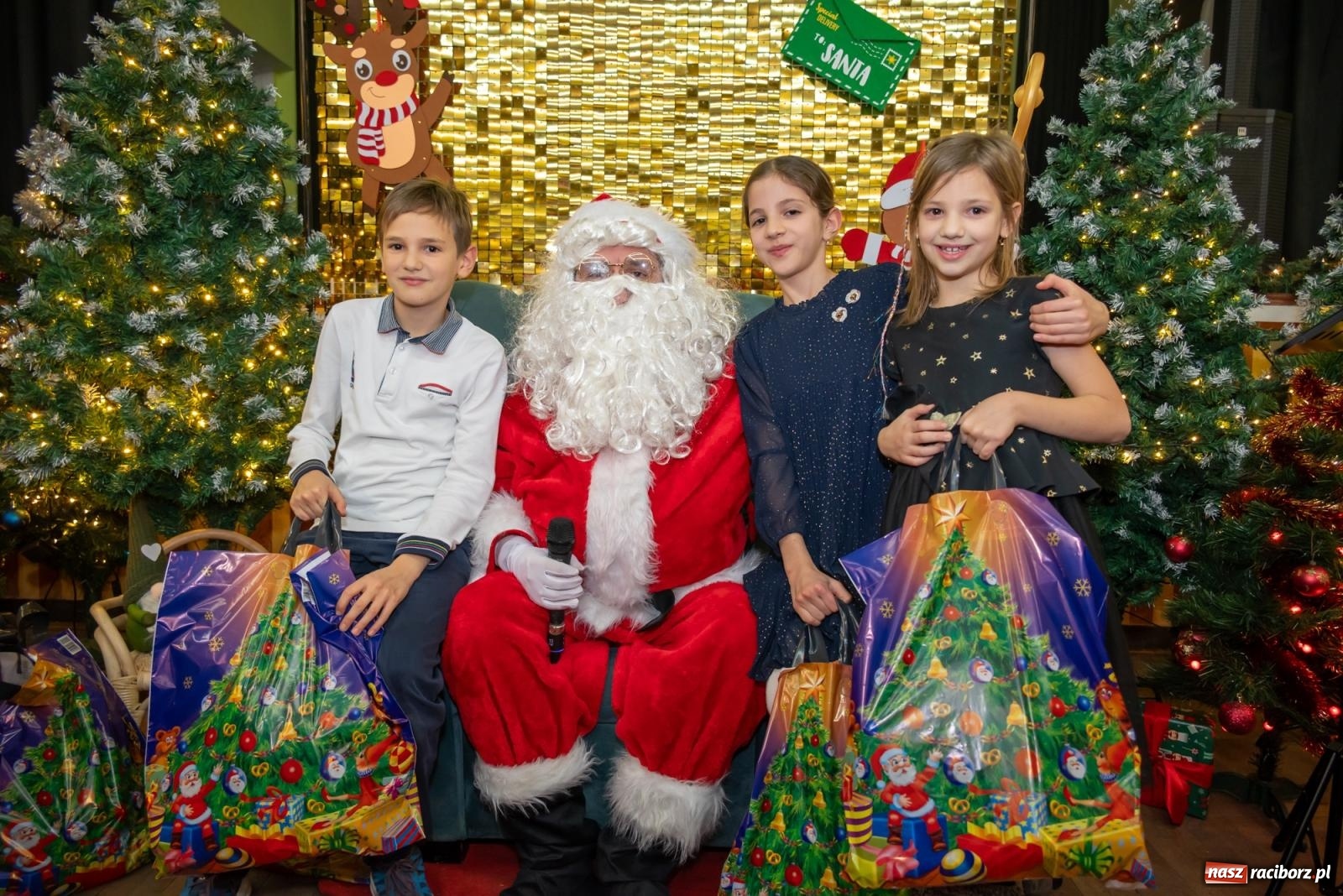 Zdjęcie w galerii na portalu naszraciborz.pl: Nie saniami, a powozem zajechał Mikołaj do Borucina wiadomości z regionu