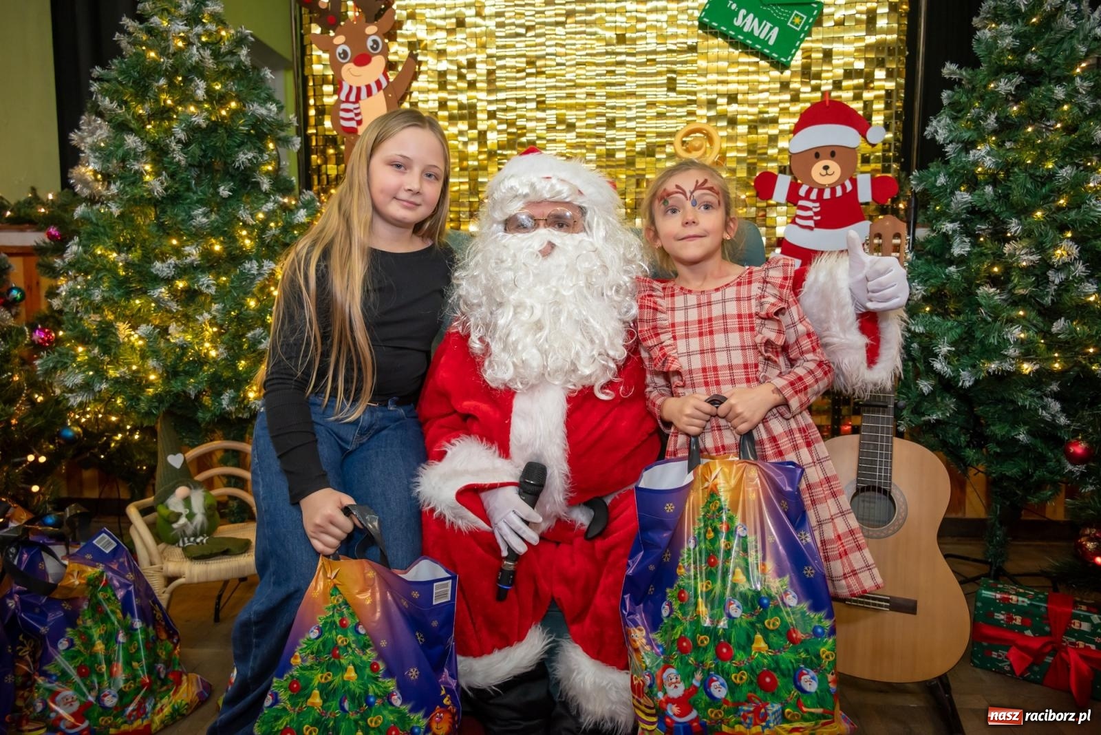 Zdjęcie w galerii na portalu naszraciborz.pl: Nie saniami, a powozem zajechał Mikołaj do Borucina wiadomości z regionu