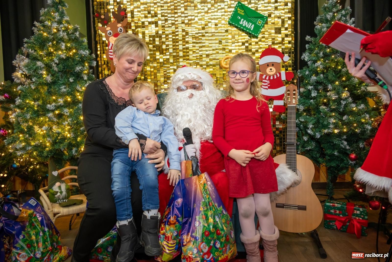 Zdjęcie w galerii na portalu naszraciborz.pl: Nie saniami, a powozem zajechał Mikołaj do Borucina wiadomości z regionu