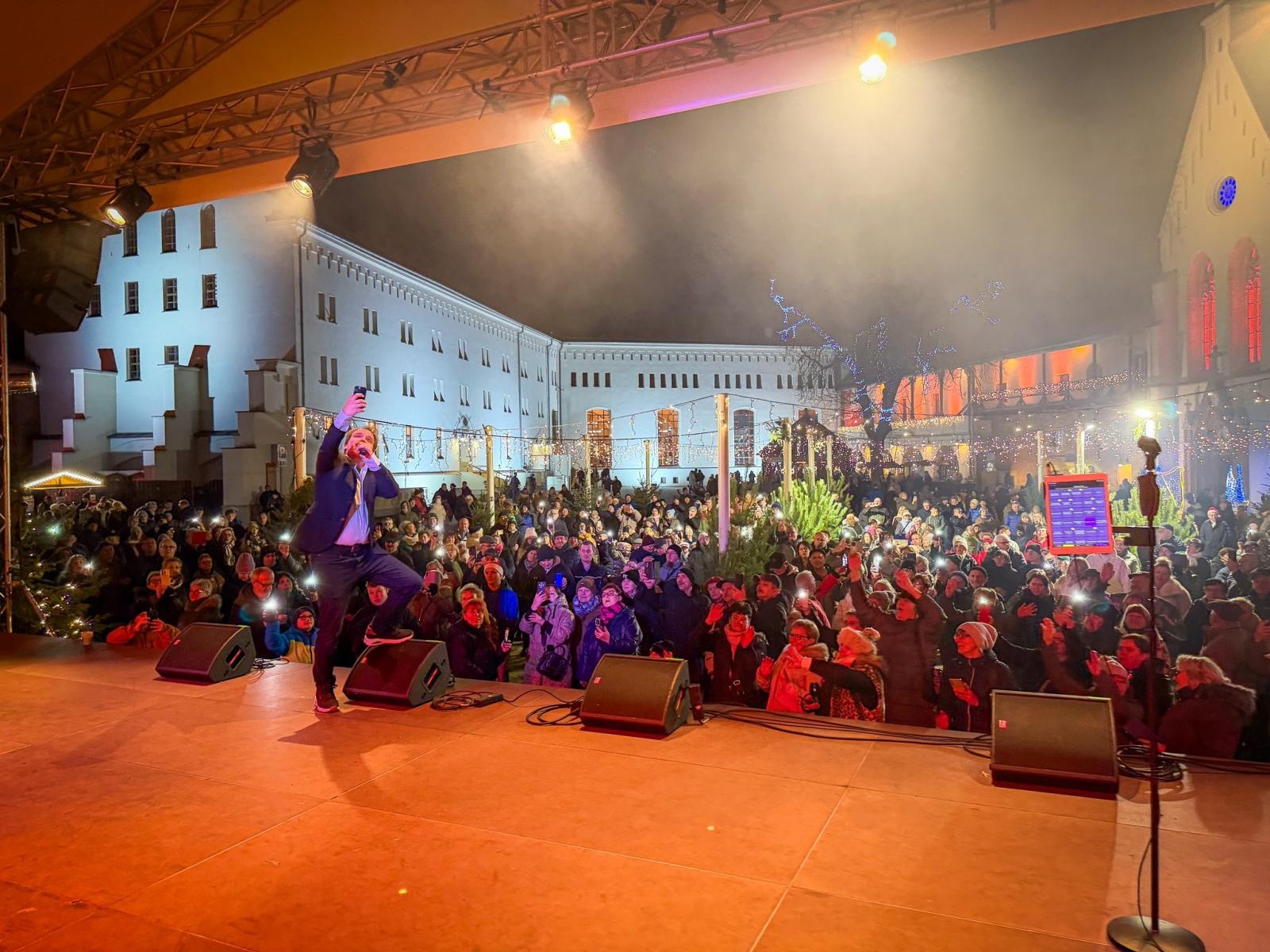 Zdjęcie w galerii na portalu naszraciborz.pl: Bajkowy Zamek 2025. TOBY przyciągnął tłumy mieszkańców powiatu wiadomości z regionu