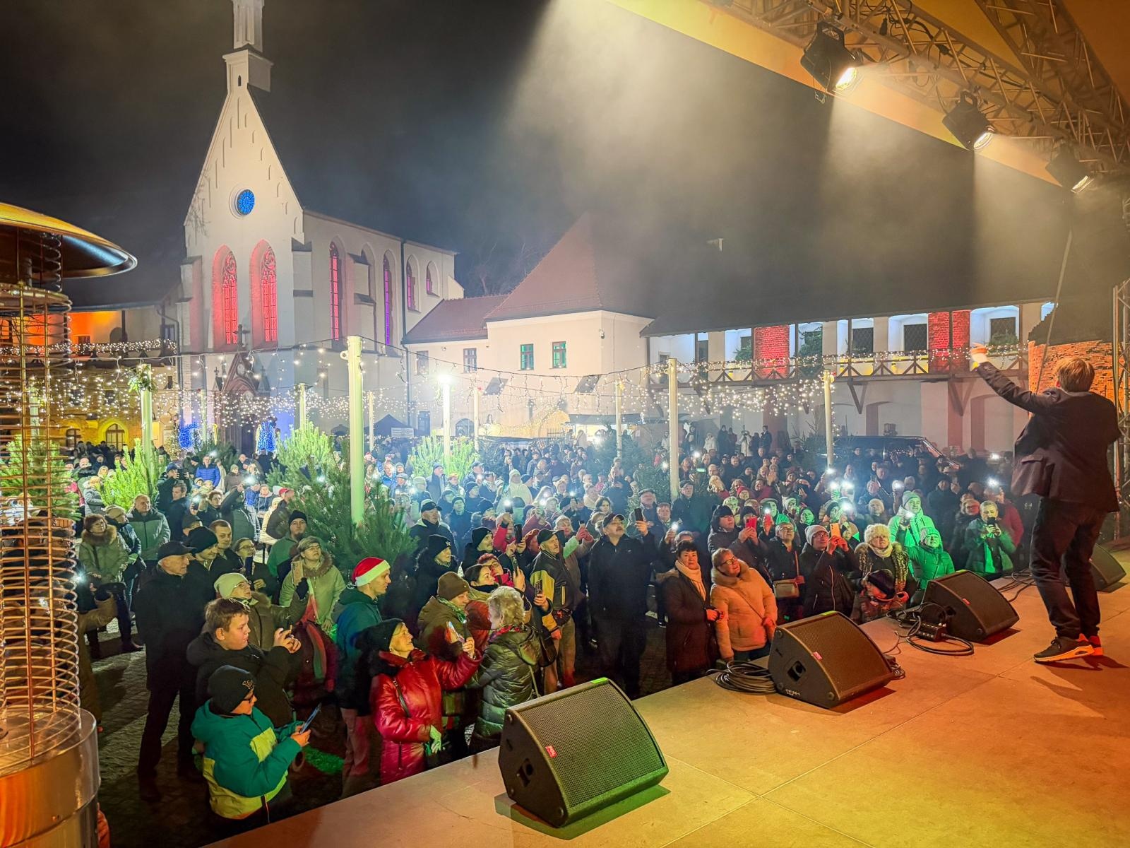 Zdjęcie w galerii na portalu naszraciborz.pl: Bajkowy Zamek 2025. TOBY przyciągnął tłumy mieszkańców powiatu wiadomości z regionu