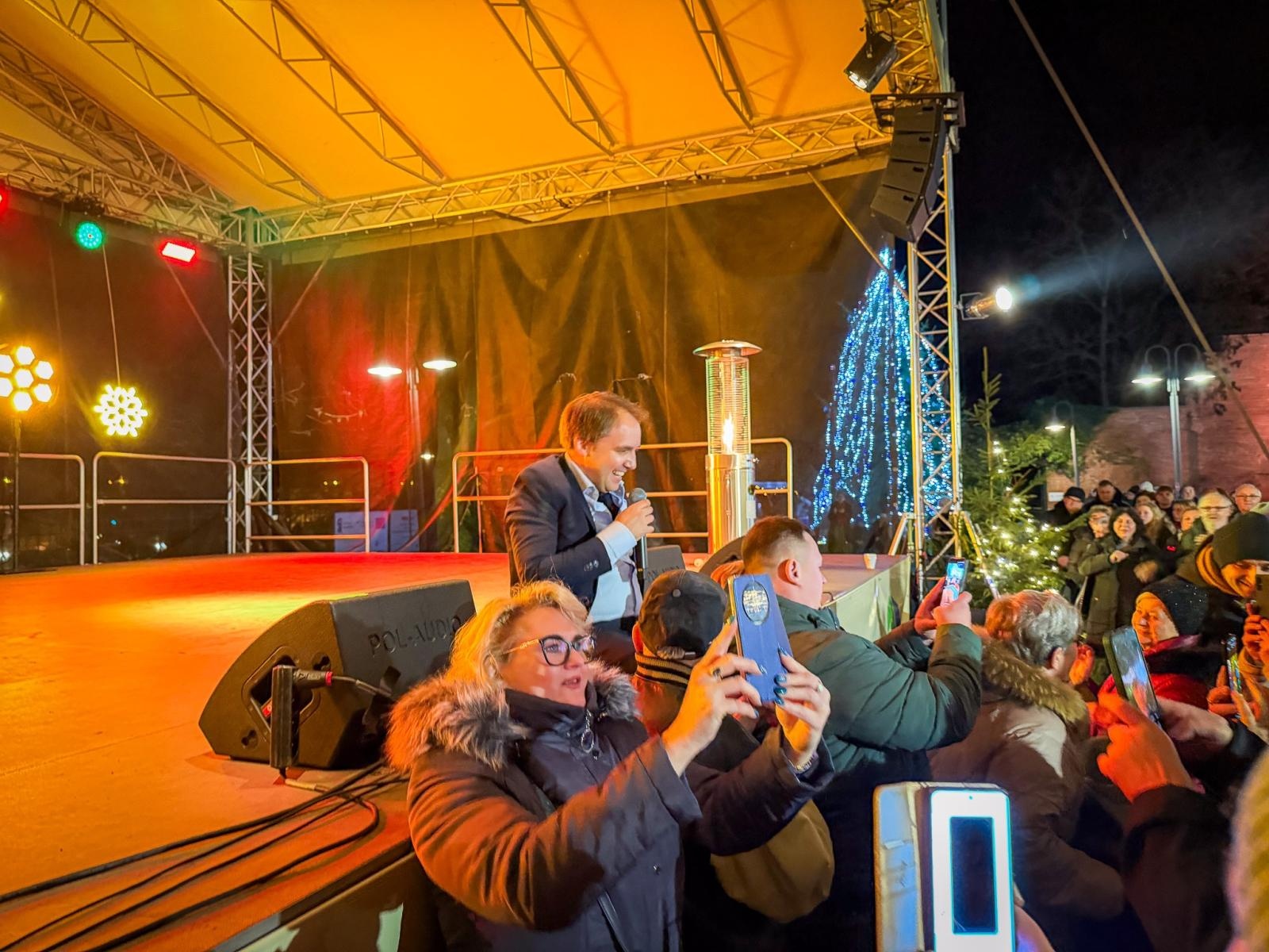 Zdjęcie w galerii na portalu naszraciborz.pl: Bajkowy Zamek 2025. TOBY przyciągnął tłumy mieszkańców powiatu wiadomości z regionu