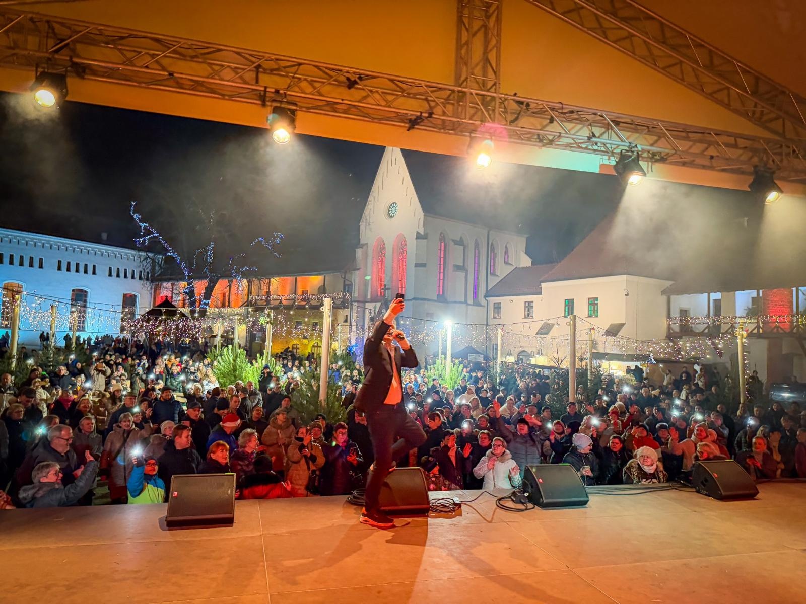 Zdjęcie w galerii na portalu naszraciborz.pl: Bajkowy Zamek 2025. TOBY przyciągnął tłumy mieszkańców powiatu wiadomości z regionu