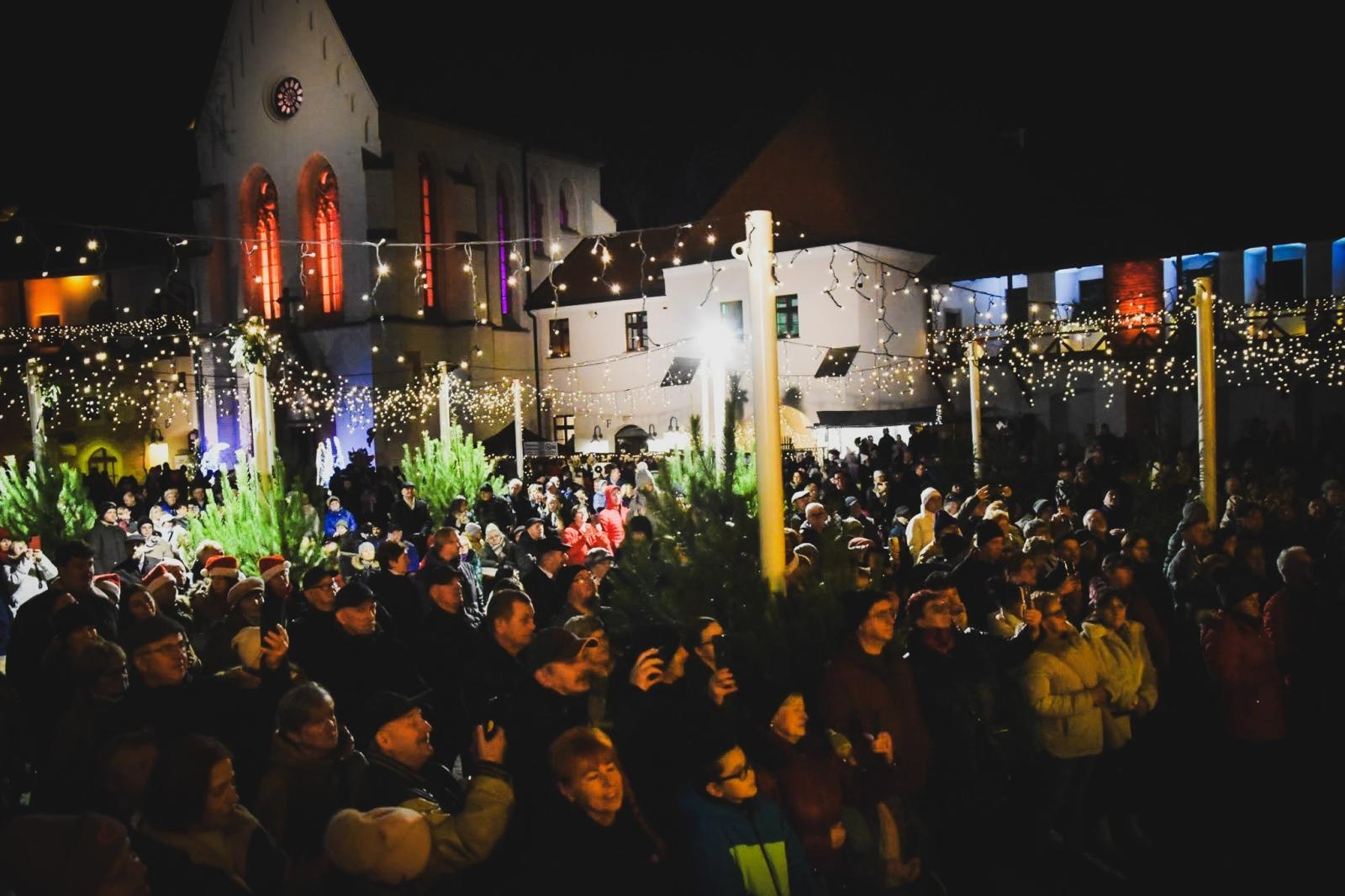 Zdjęcie w galerii na portalu naszraciborz.pl: Bajkowy Zamek 2025. TOBY przyciągnął tłumy mieszkańców powiatu wiadomości z regionu