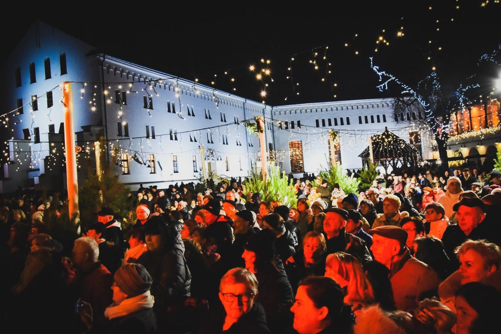 Zdjęcie w galerii na portalu naszraciborz.pl: Bajkowy Zamek 2025. TOBY przyciągnął tłumy mieszkańców powiatu wiadomości z regionu