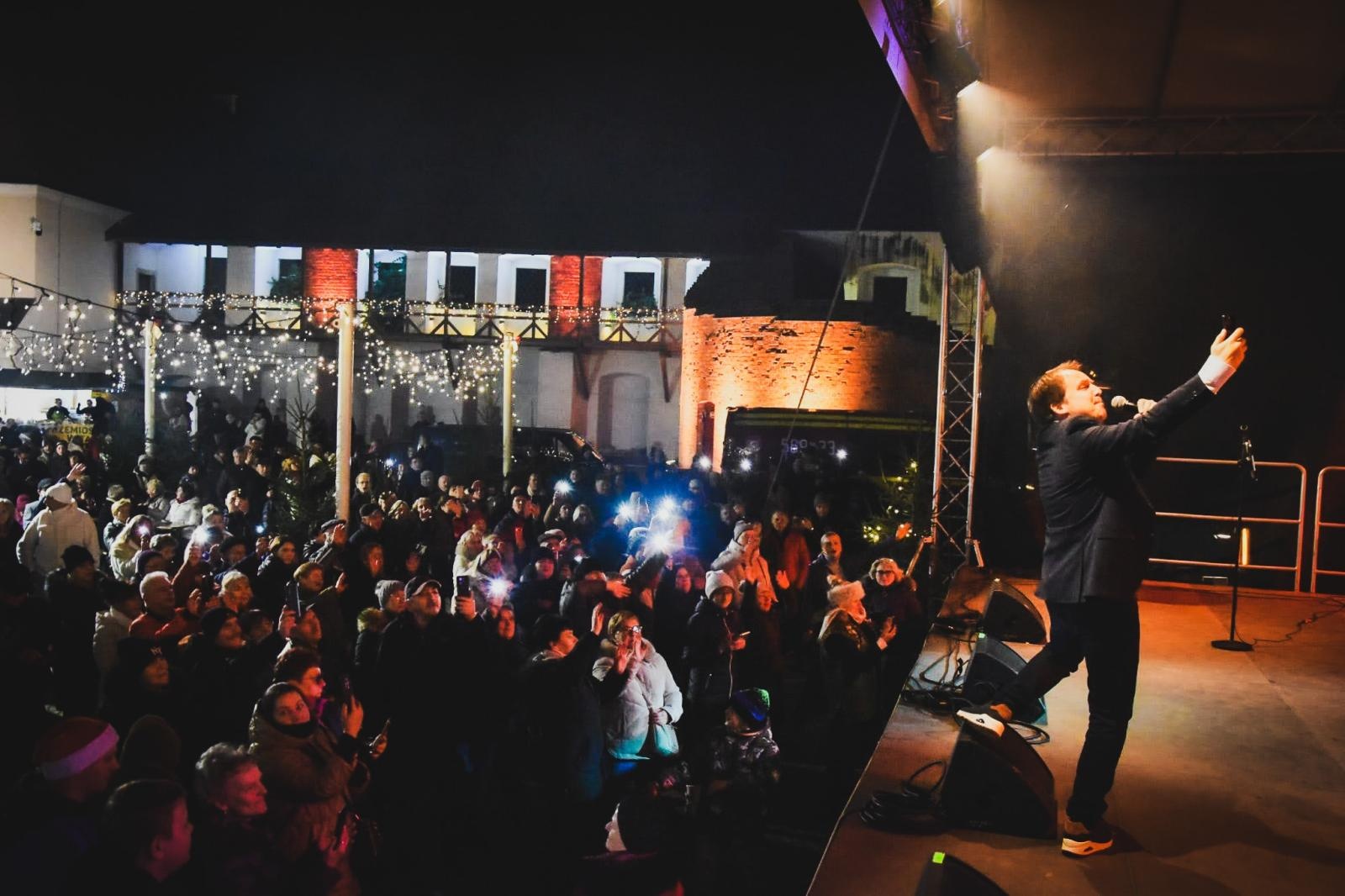 Zdjęcie w galerii na portalu naszraciborz.pl: Bajkowy Zamek 2025. TOBY przyciągnął tłumy mieszkańców powiatu wiadomości z regionu