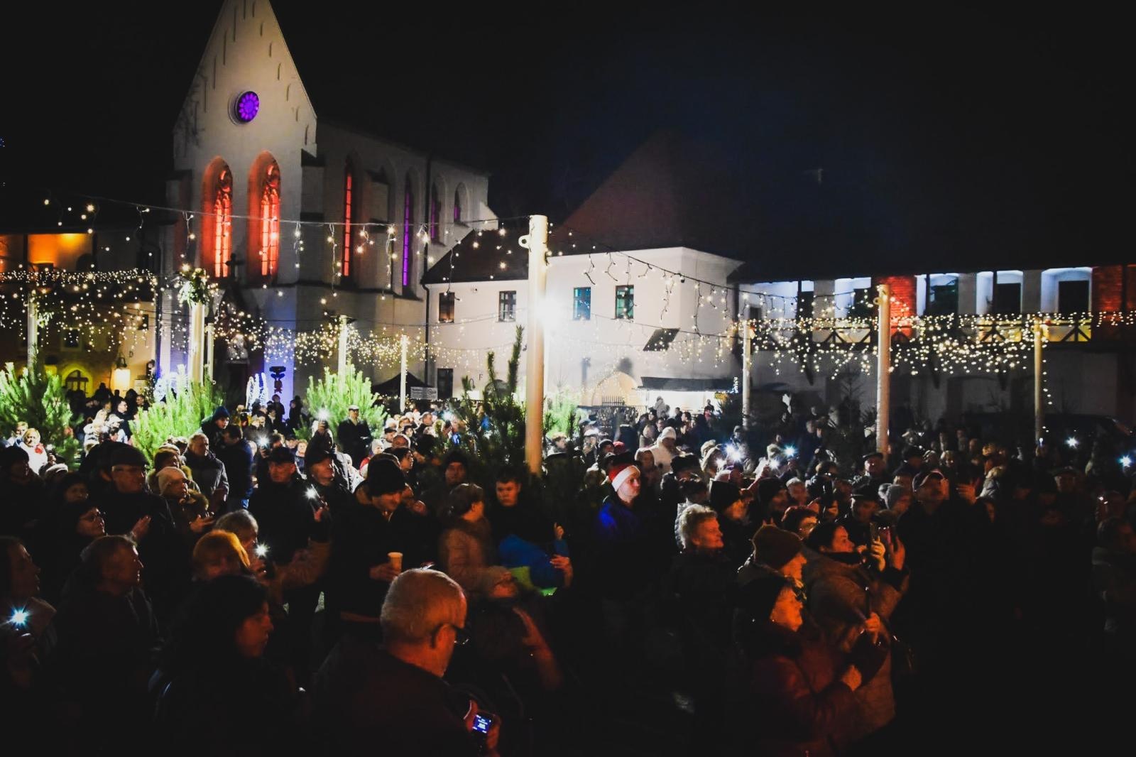 Zdjęcie w galerii na portalu naszraciborz.pl: Bajkowy Zamek 2025. TOBY przyciągnął tłumy mieszkańców powiatu wiadomości z regionu