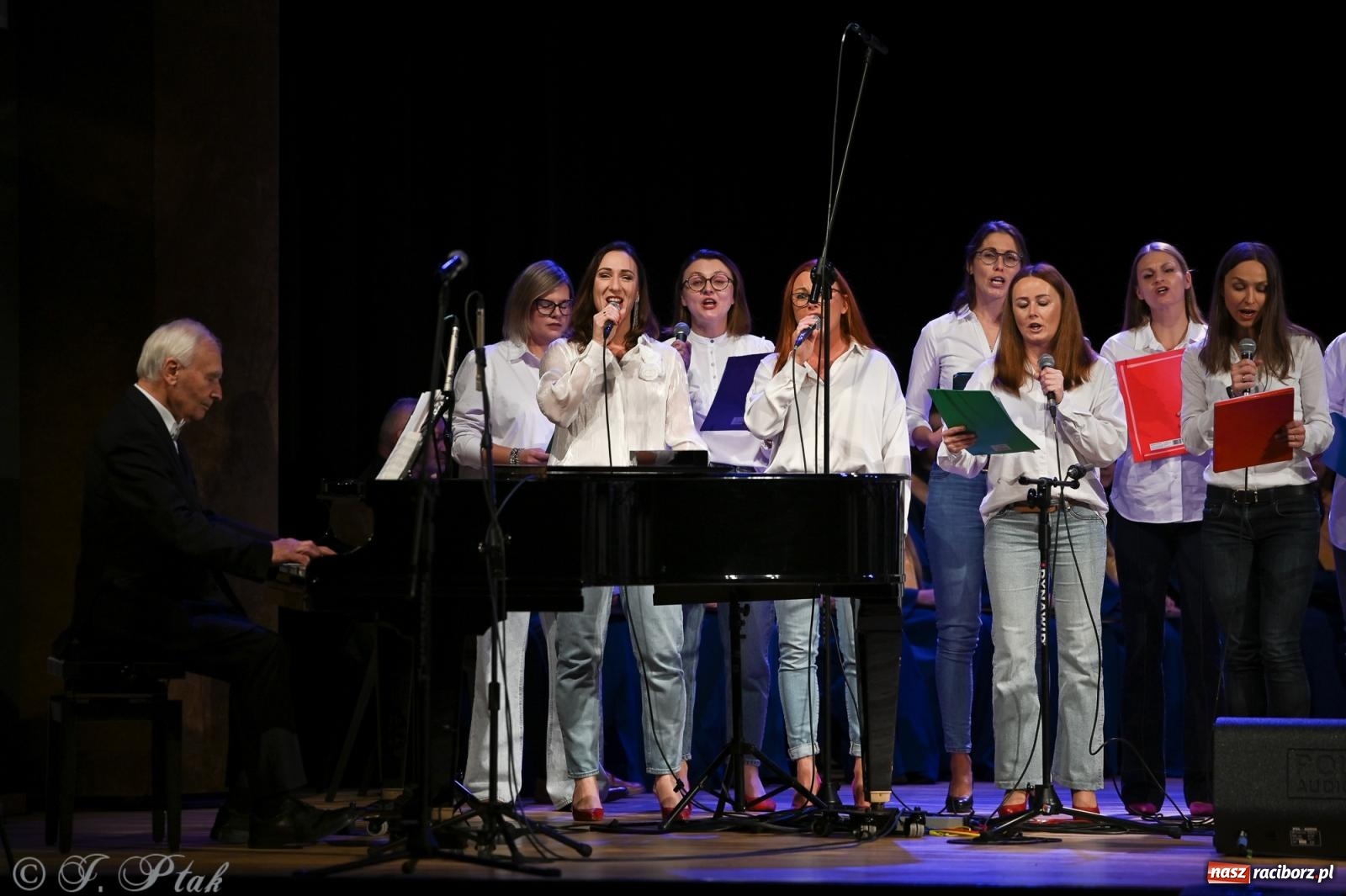 Zdjęcie w galerii na portalu naszraciborz.pl: Franciszek Borysowicz – benefis i muzyczna podróż przez dekady wiadomości z regionu
