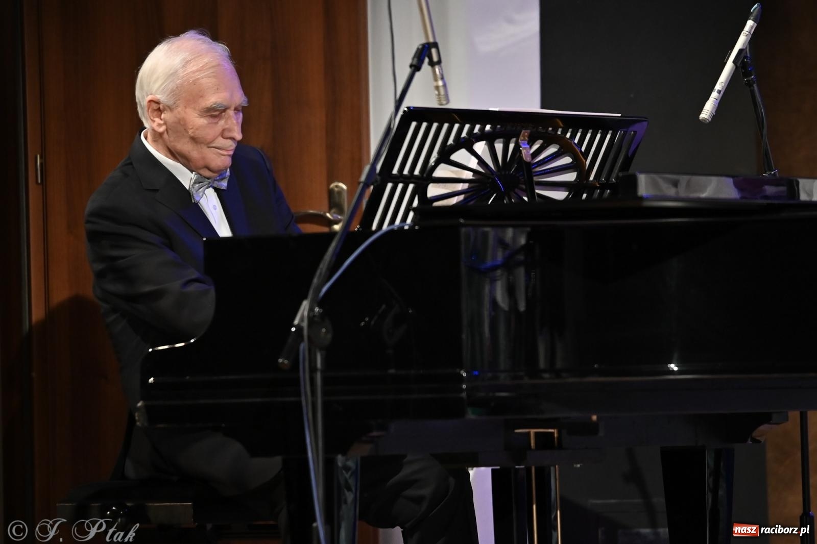 Zdjęcie w galerii na portalu naszraciborz.pl: Franciszek Borysowicz – benefis i muzyczna podróż przez dekady wiadomości z regionu