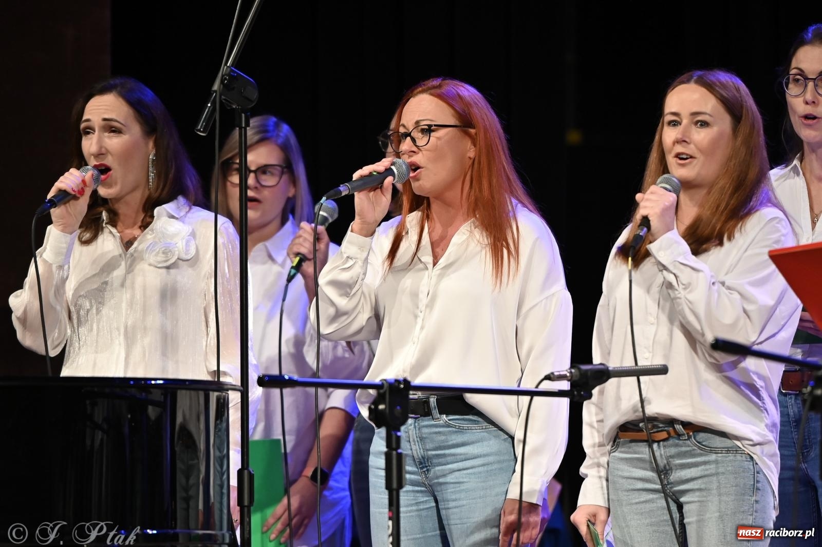 Zdjęcie w galerii na portalu naszraciborz.pl: Franciszek Borysowicz – benefis i muzyczna podróż przez dekady wiadomości z regionu