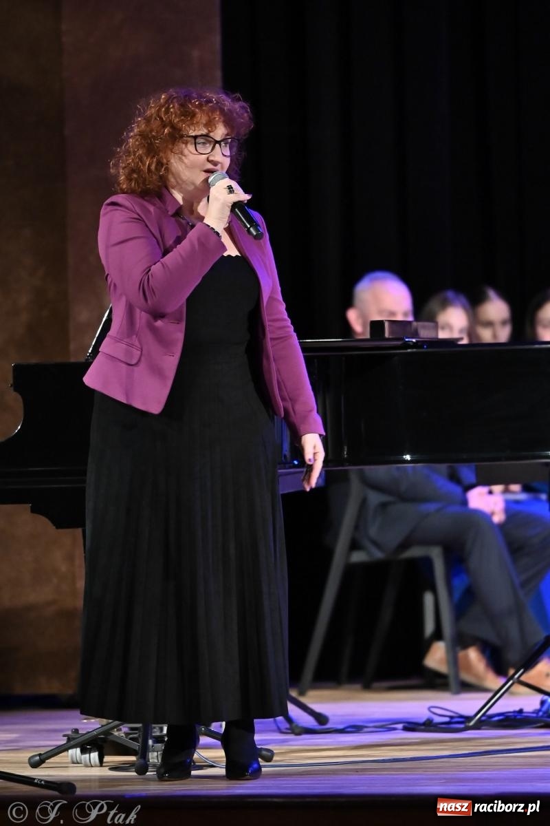 Zdjęcie w galerii na portalu naszraciborz.pl: Franciszek Borysowicz – benefis i muzyczna podróż przez dekady wiadomości z regionu
