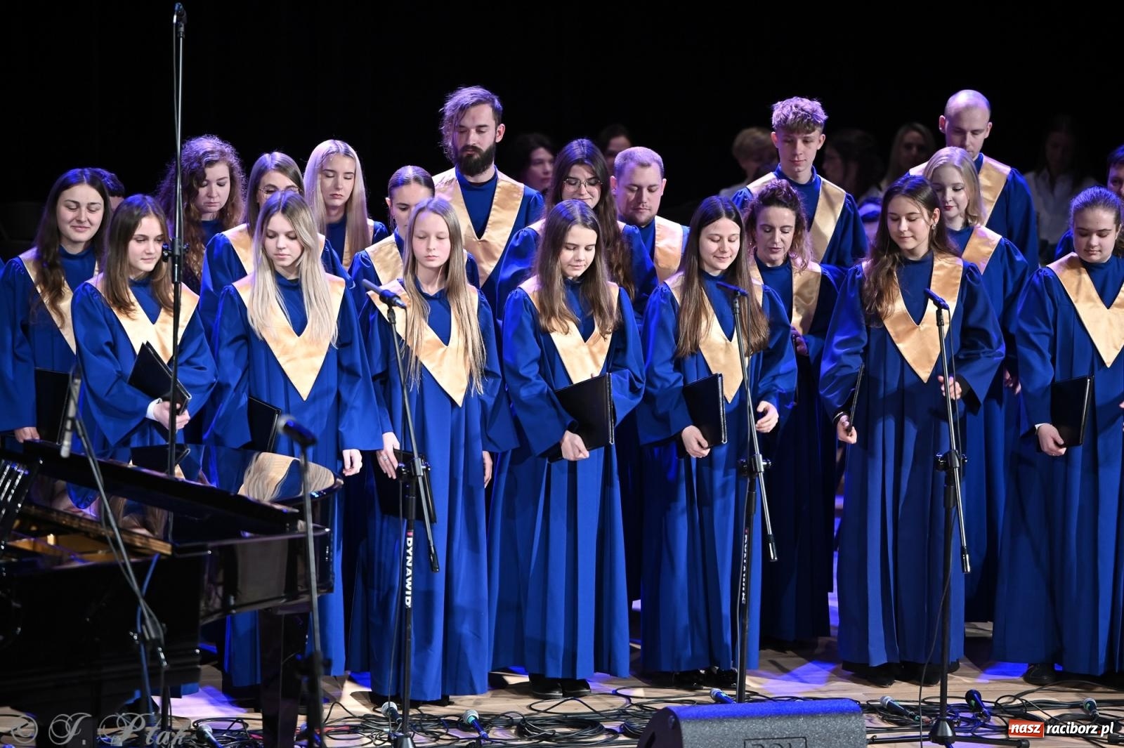 Zdjęcie w galerii na portalu naszraciborz.pl: Franciszek Borysowicz – benefis i muzyczna podróż przez dekady wiadomości z regionu