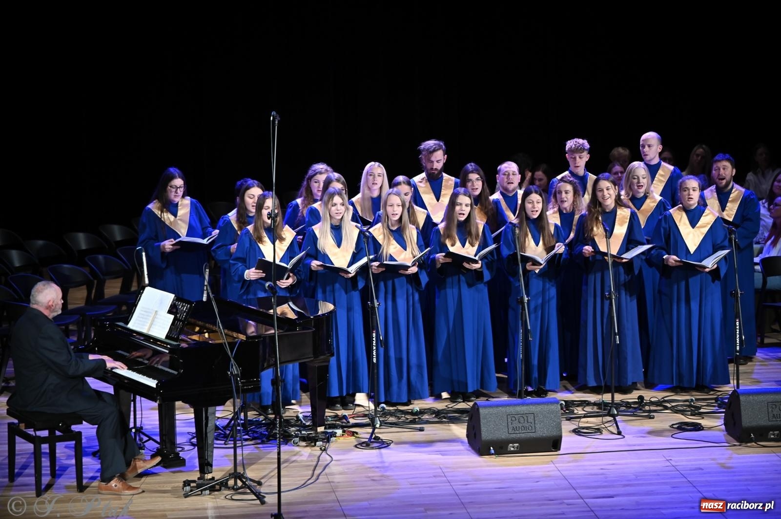 Zdjęcie w galerii na portalu naszraciborz.pl: Franciszek Borysowicz – benefis i muzyczna podróż przez dekady wiadomości z regionu