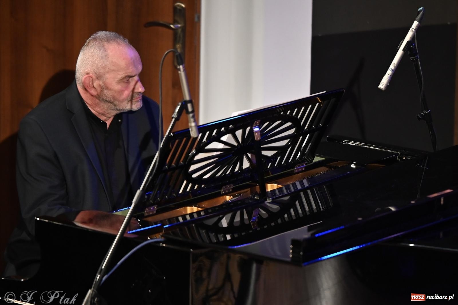 Zdjęcie w galerii na portalu naszraciborz.pl: Franciszek Borysowicz – benefis i muzyczna podróż przez dekady wiadomości z regionu