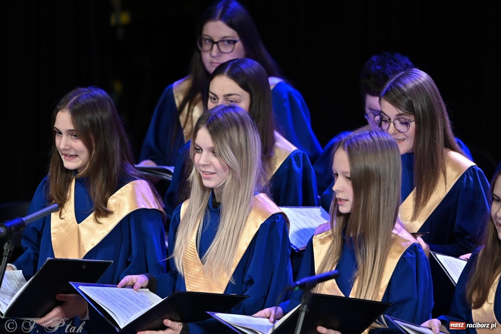 Zdjęcie w galerii na portalu naszraciborz.pl: Franciszek Borysowicz – benefis i muzyczna podróż przez dekady wiadomości z regionu