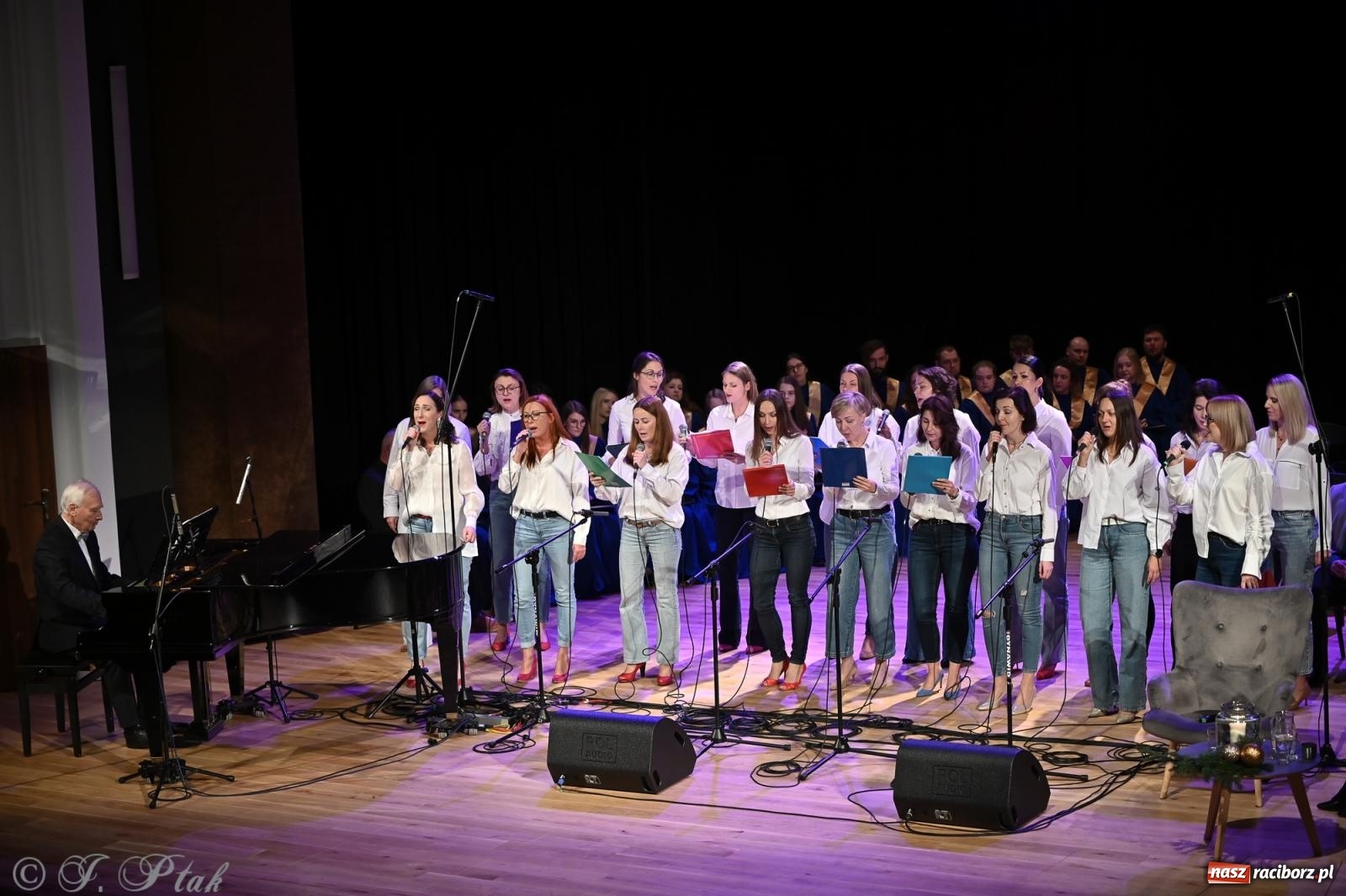 Zdjęcie w galerii na portalu naszraciborz.pl: Franciszek Borysowicz – benefis i muzyczna podróż przez dekady wiadomości z regionu