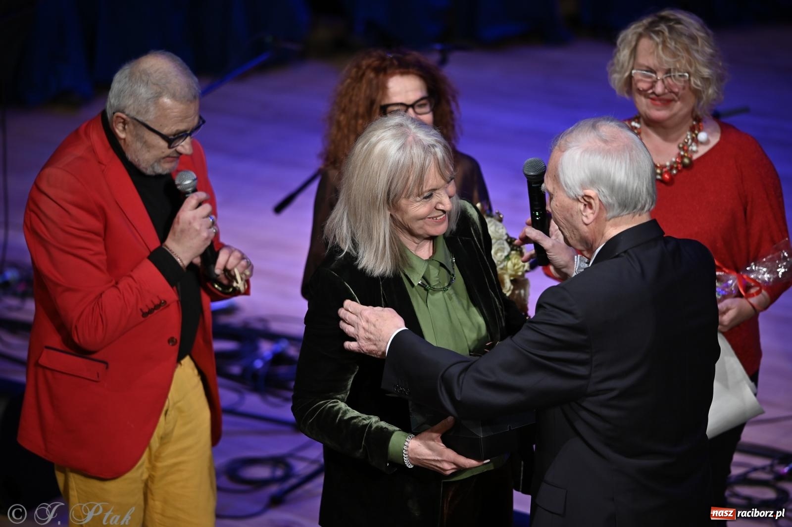 Zdjęcie w galerii na portalu naszraciborz.pl: Franciszek Borysowicz – benefis i muzyczna podróż przez dekady wiadomości z regionu