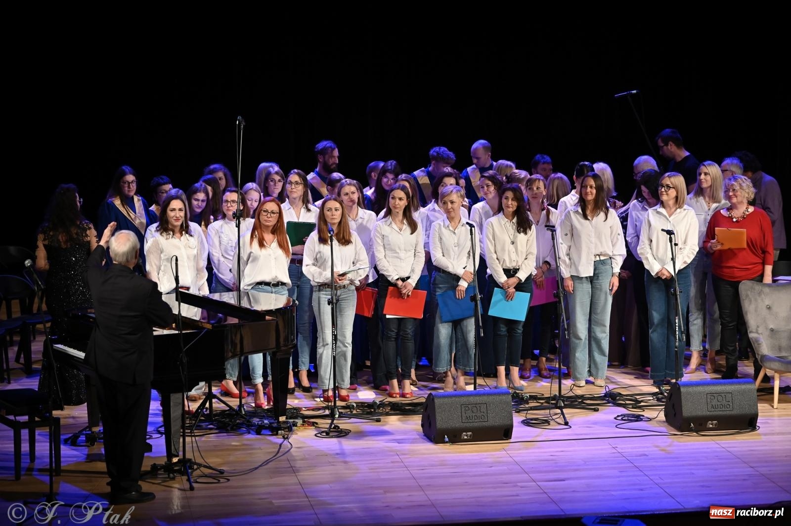 Zdjęcie w galerii na portalu naszraciborz.pl: Franciszek Borysowicz – benefis i muzyczna podróż przez dekady wiadomości z regionu