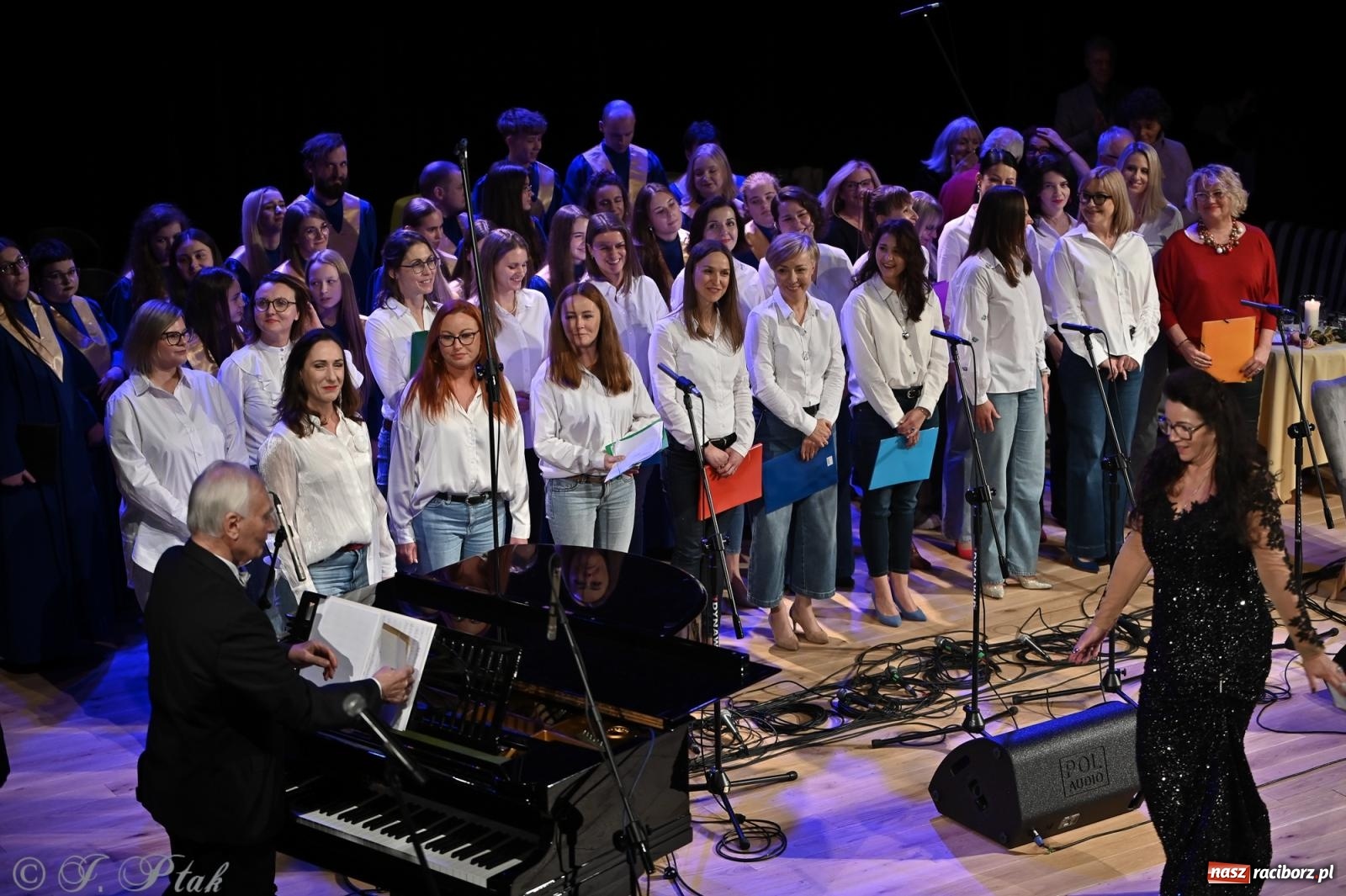 Zdjęcie w galerii na portalu naszraciborz.pl: Franciszek Borysowicz – benefis i muzyczna podróż przez dekady wiadomości z regionu