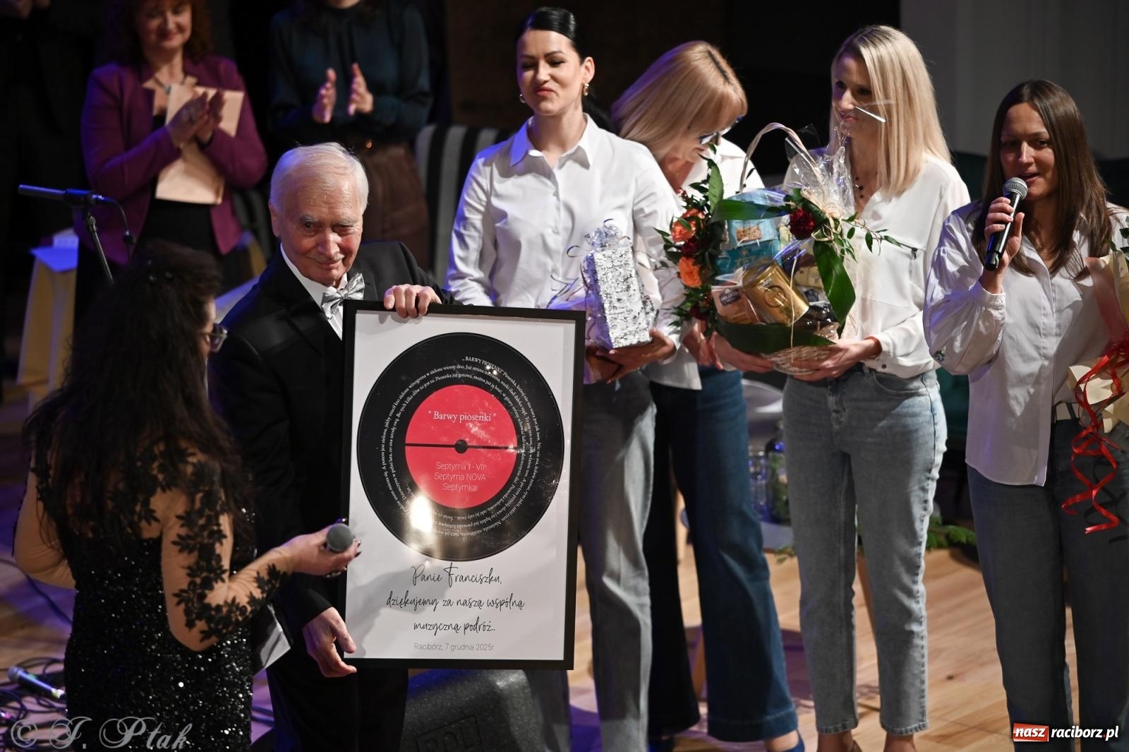 Zdjęcie w galerii na portalu naszraciborz.pl: Franciszek Borysowicz – benefis i muzyczna podróż przez dekady wiadomości z regionu
