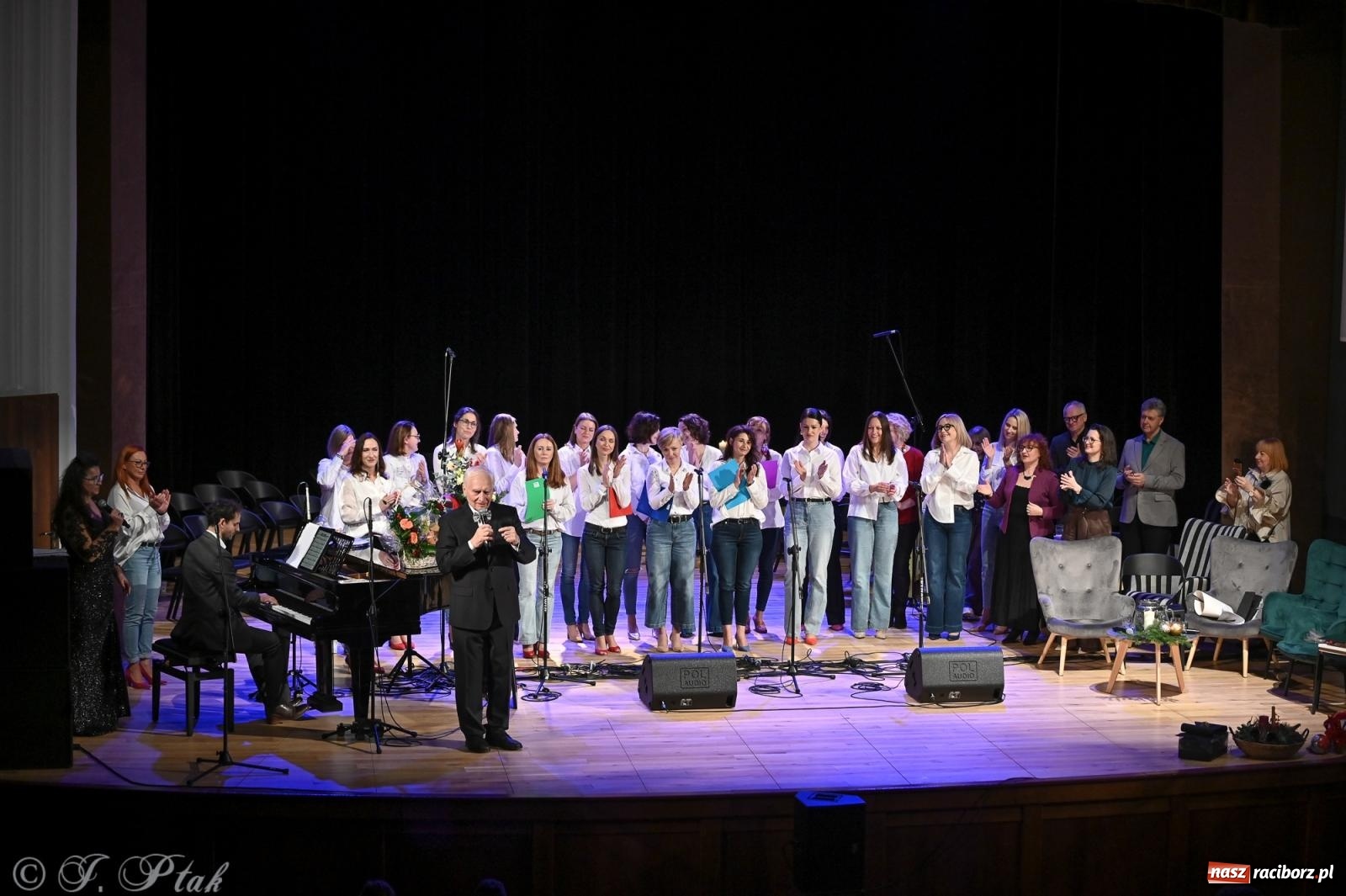 Zdjęcie w galerii na portalu naszraciborz.pl: Franciszek Borysowicz – benefis i muzyczna podróż przez dekady wiadomości z regionu