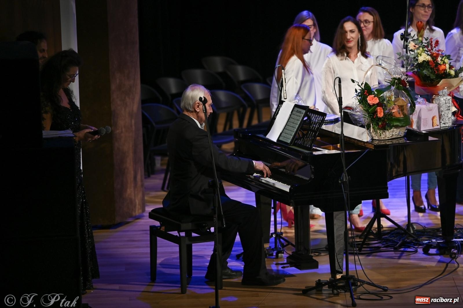 Zdjęcie w galerii na portalu naszraciborz.pl: Franciszek Borysowicz – benefis i muzyczna podróż przez dekady wiadomości z regionu