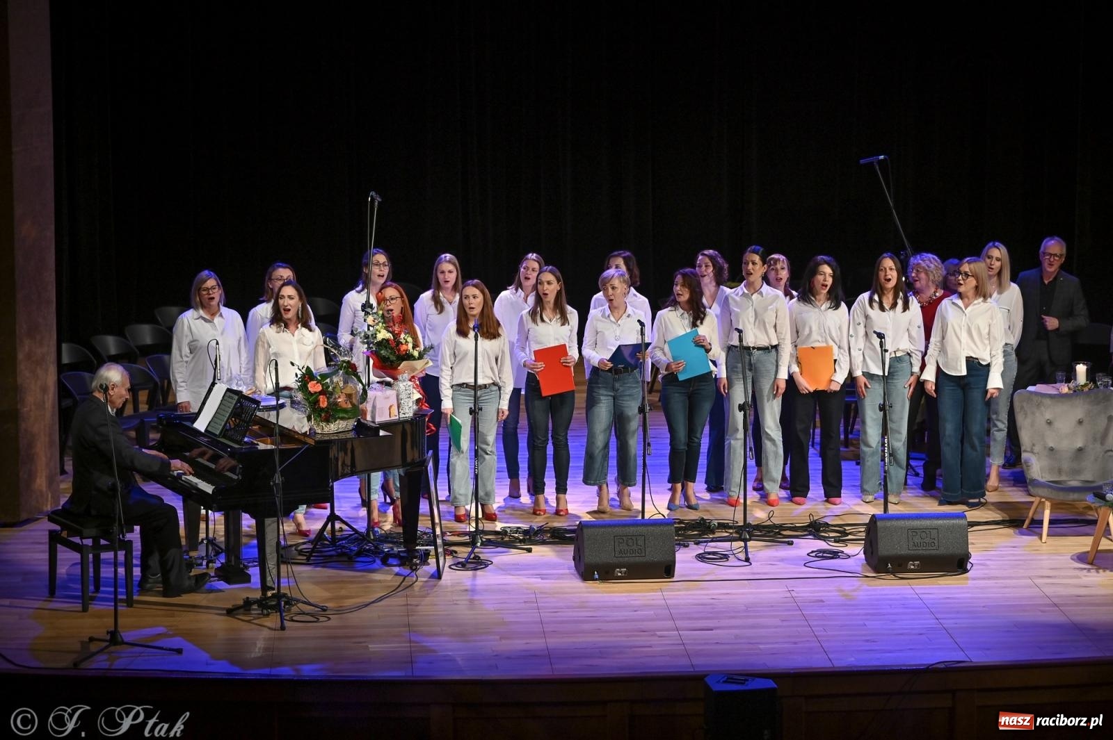 Zdjęcie w galerii na portalu naszraciborz.pl: Franciszek Borysowicz – benefis i muzyczna podróż przez dekady wiadomości z regionu