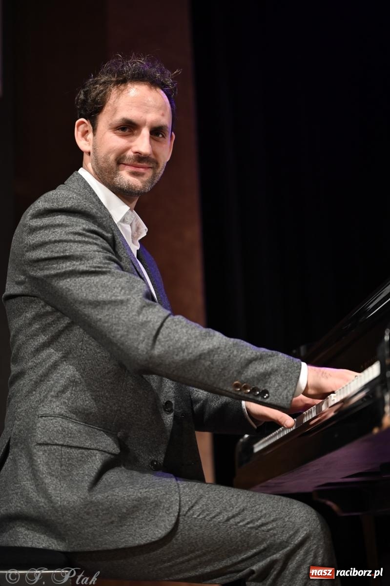 Zdjęcie w galerii na portalu naszraciborz.pl: Franciszek Borysowicz – benefis i muzyczna podróż przez dekady wiadomości z regionu