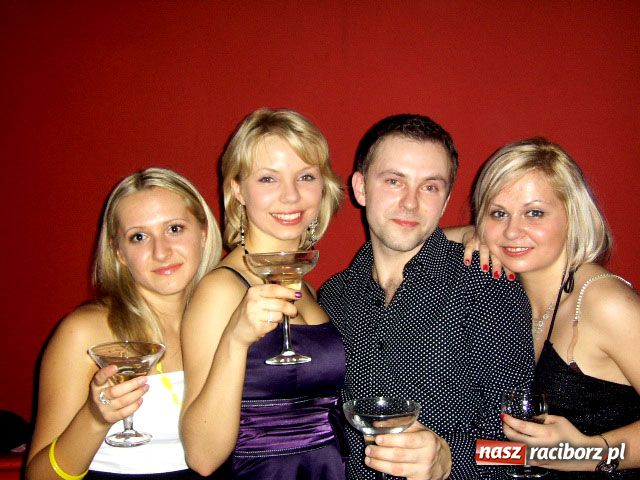 Zdjęcie w galerii na portalu naszraciborz.pl: Sylwestrowa noc w Vinylu wiadomości z regionu