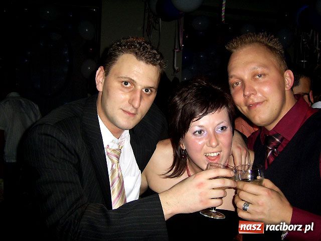 Zdjęcie w galerii na portalu naszraciborz.pl: Sylwestrowa noc w Vinylu wiadomości z regionu