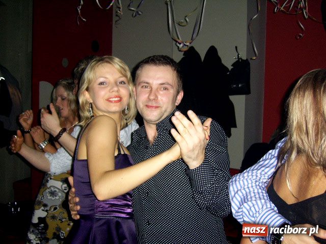 Zdjęcie w galerii na portalu naszraciborz.pl: Sylwestrowa noc w Vinylu wiadomości z regionu