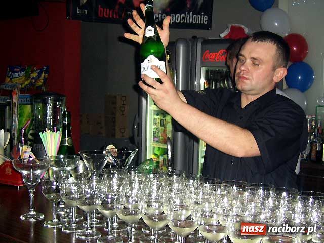 Zdjęcie w galerii na portalu naszraciborz.pl: Sylwestrowa noc w Vinylu wiadomości z regionu