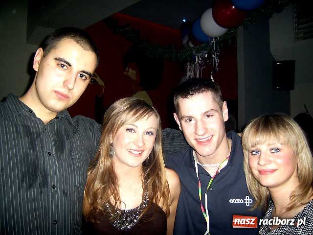 Zdjęcie w galerii na portalu naszraciborz.pl: Sylwestrowa noc w Vinylu wiadomości z regionu