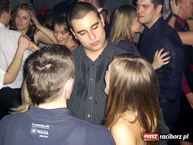 Zdjęcie w galerii na portalu naszraciborz.pl: Sylwestrowa noc w Vinylu wiadomości z regionu