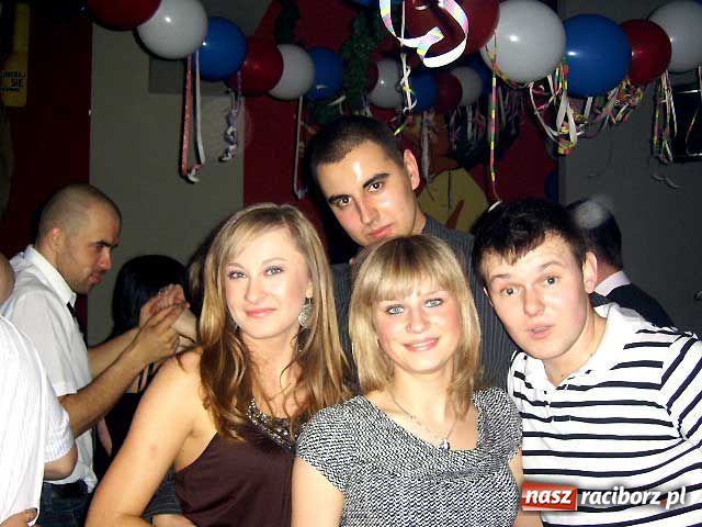 Zdjęcie w galerii na portalu naszraciborz.pl: Sylwestrowa noc w Vinylu wiadomości z regionu