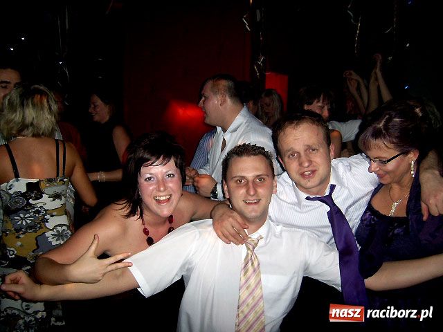 Zdjęcie w galerii na portalu naszraciborz.pl: Sylwestrowa noc w Vinylu wiadomości z regionu