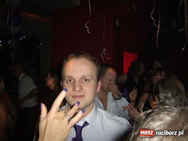Zdjęcie w galerii na portalu naszraciborz.pl: Sylwestrowa noc w Vinylu wiadomości z regionu